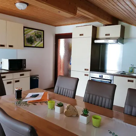 Haus Manuela Am Pressegger 아파트